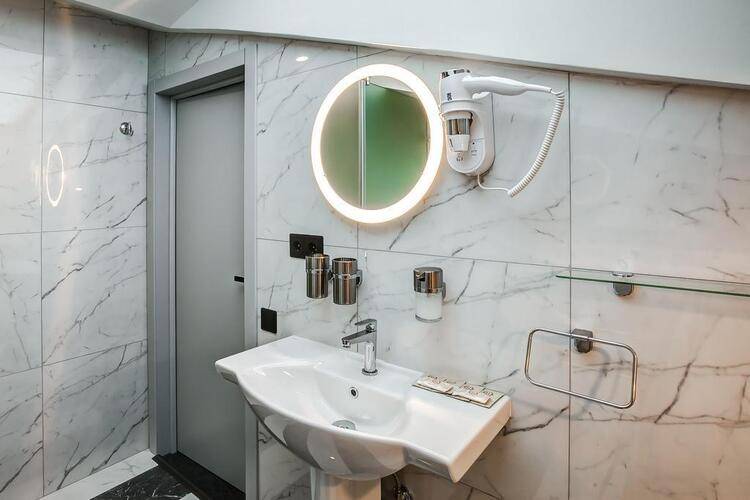 Mops Hotel & Spa