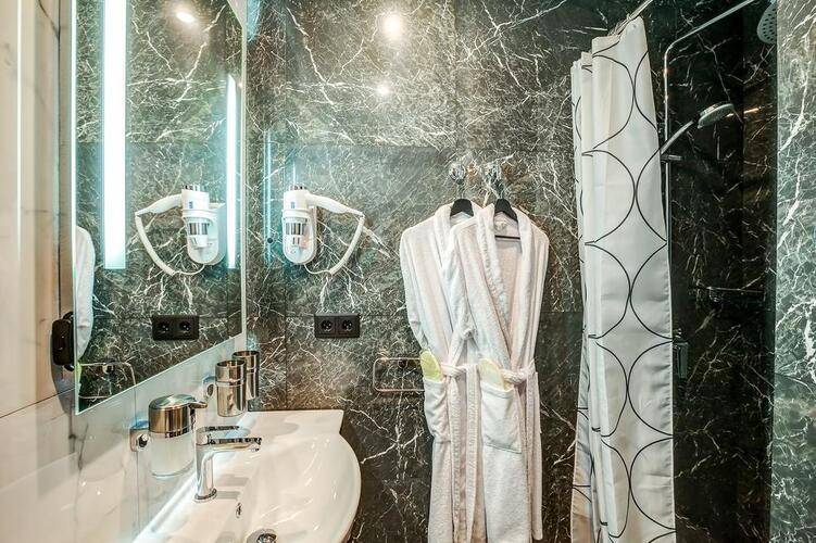 Mops Hotel & Spa