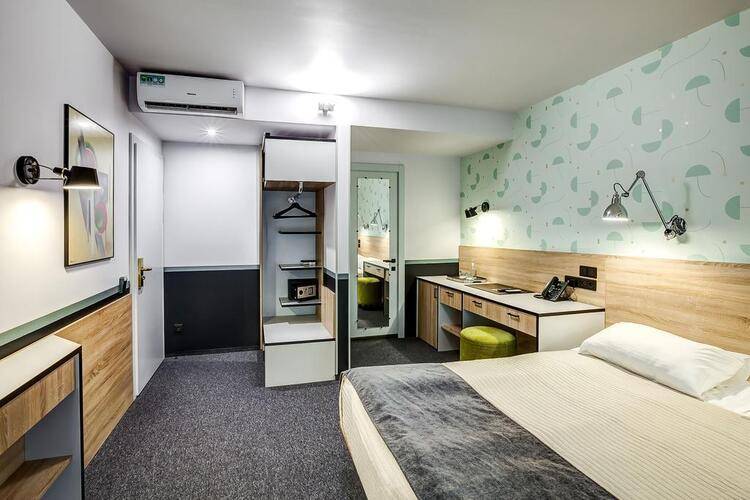 Mops Hotel & Spa