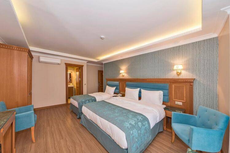 Magnaura House Hotel
