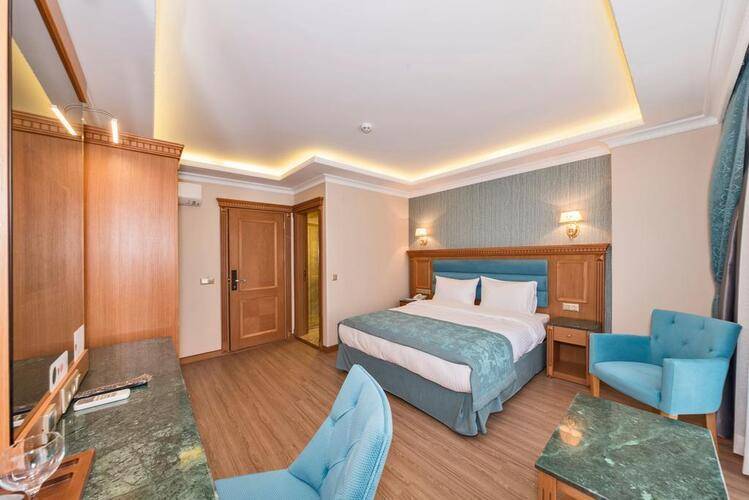 Magnaura House Hotel