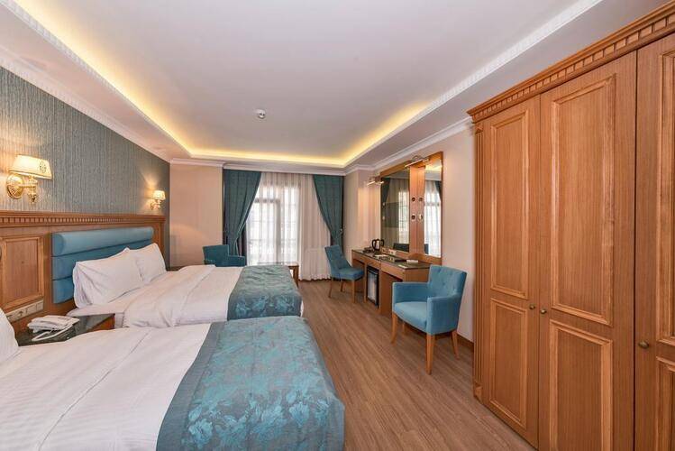 Magnaura House Hotel
