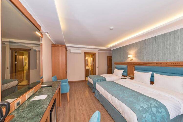 Magnaura House Hotel