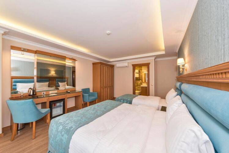 Magnaura House Hotel
