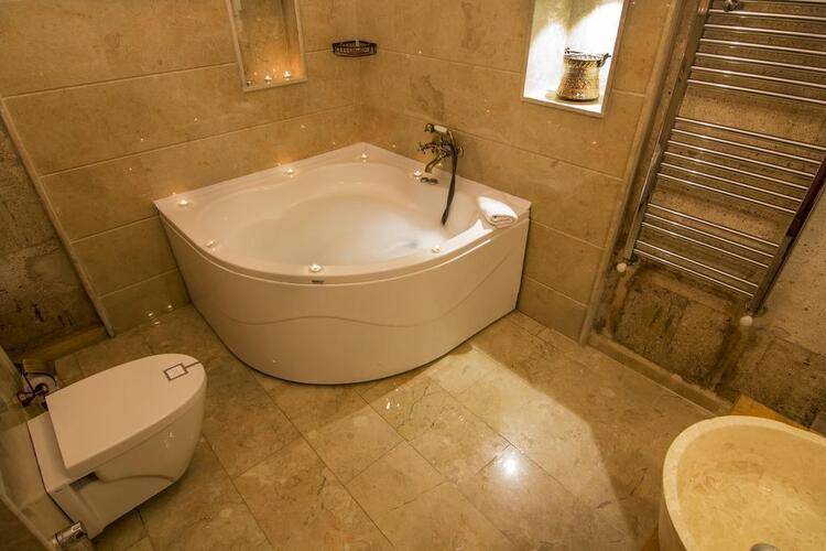 Caldera Cave Hotel