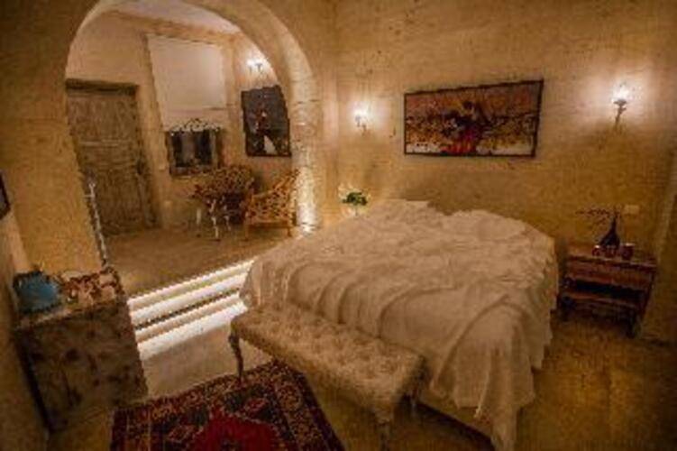 Karlik Cave Suite