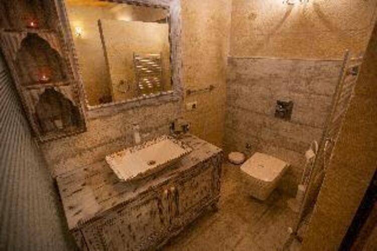 Karlik Cave Suite