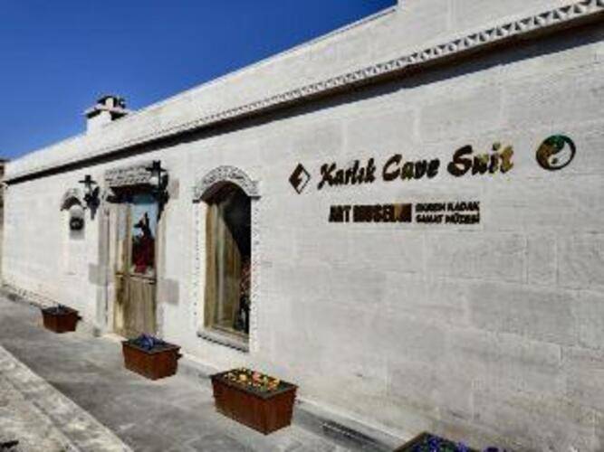 Karlik Cave Suite