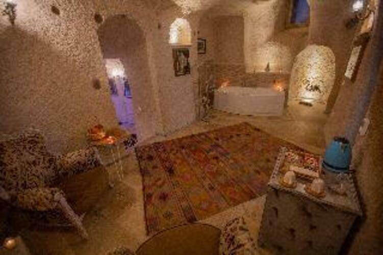 Karlik Cave Suite
