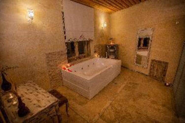 Karlik Cave Suite