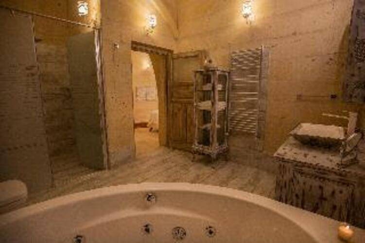 Karlik Cave Suite