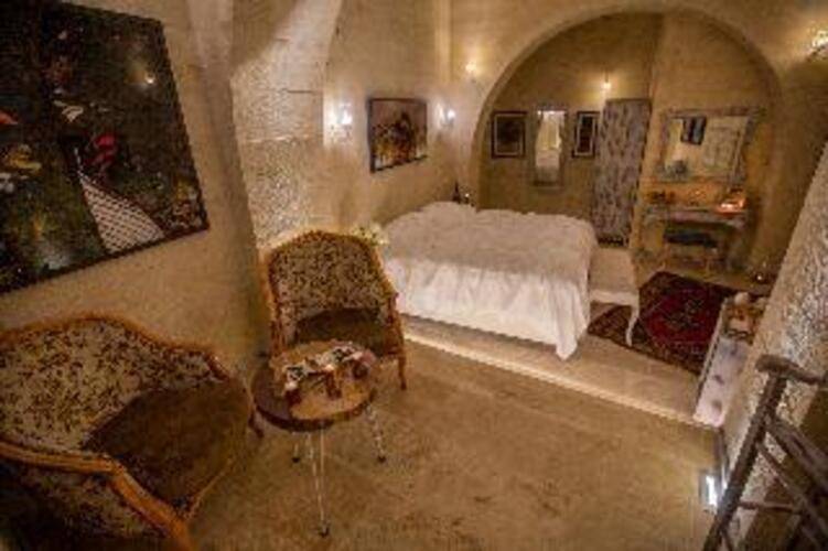 Karlik Cave Suite