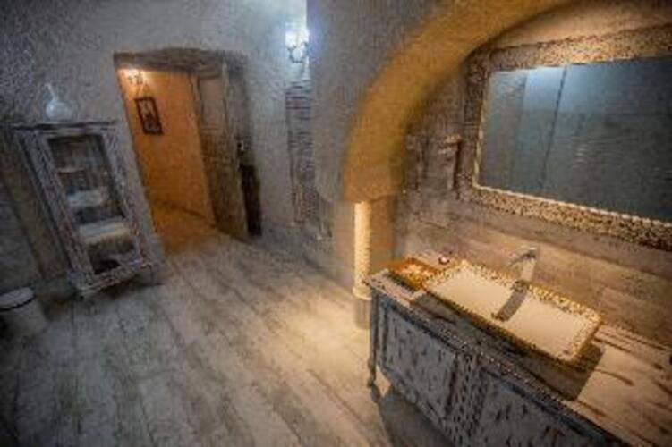 Karlik Cave Suite