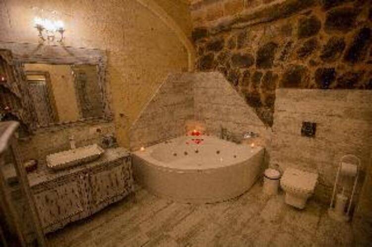 Karlik Cave Suite