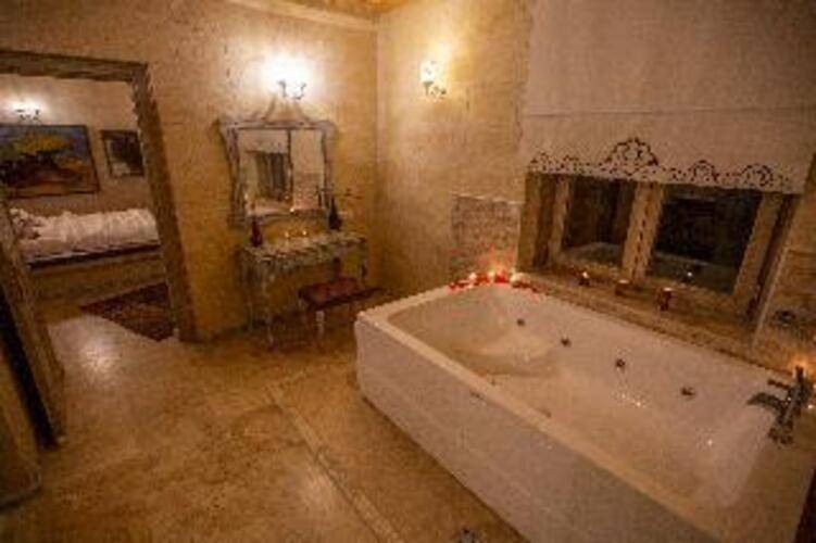 Karlik Cave Suite
