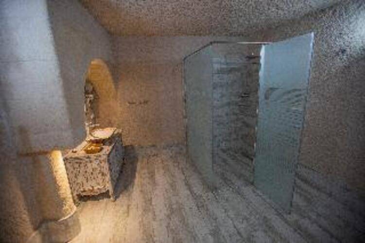 Karlik Cave Suite