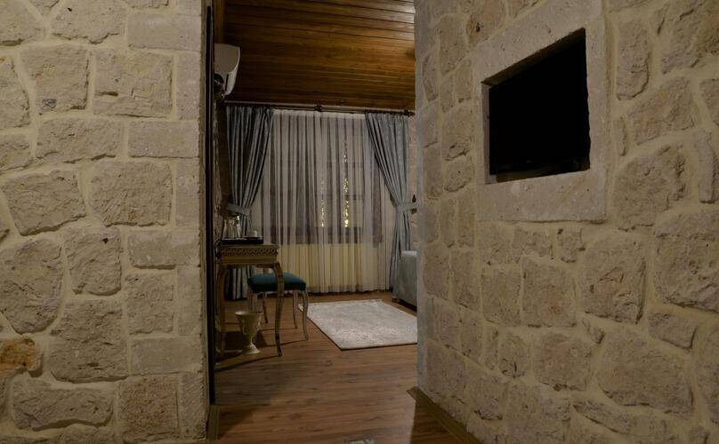 Elevres Stone House