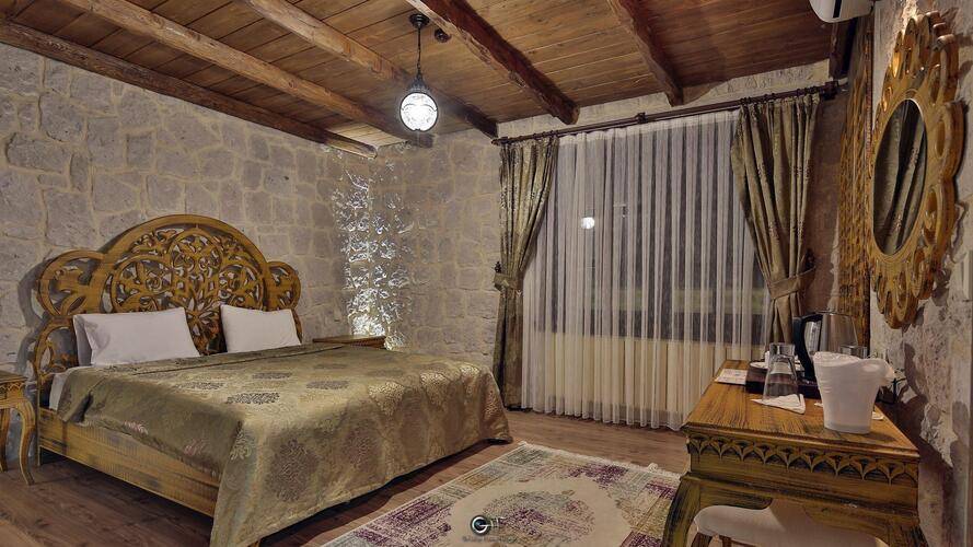 Elevres Stone House