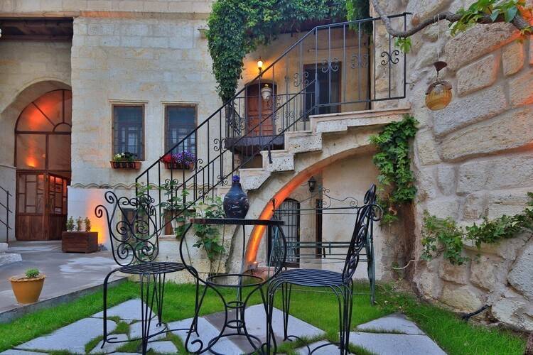 Heaven Cave House