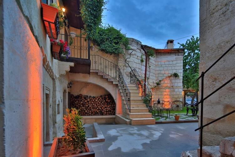 Heaven Cave House
