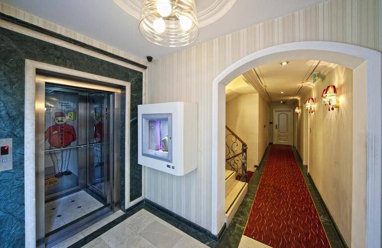 Amira Hotel