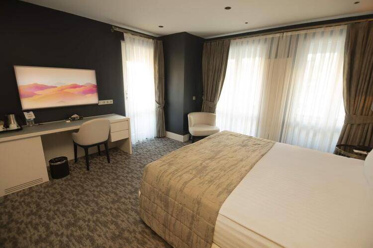 Amira Hotel