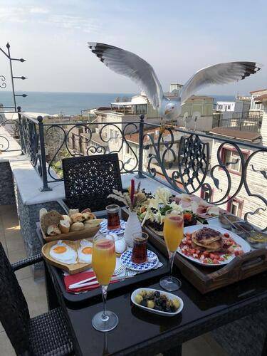 Amira Hotel