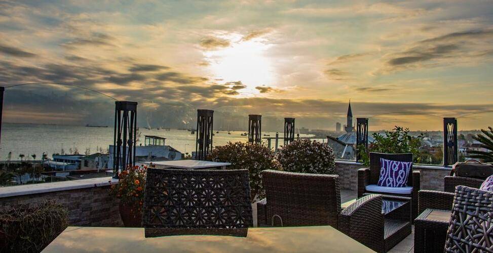 Amira Hotel