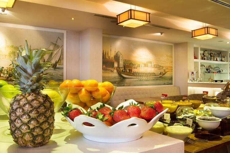 Amira Hotel