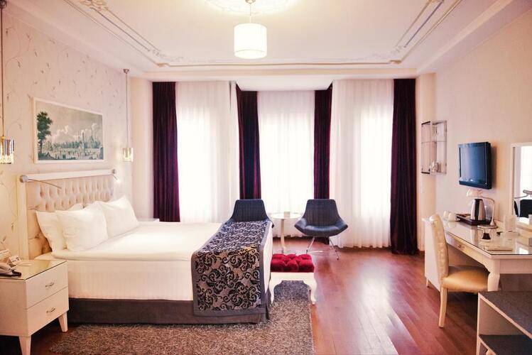 Amira Hotel