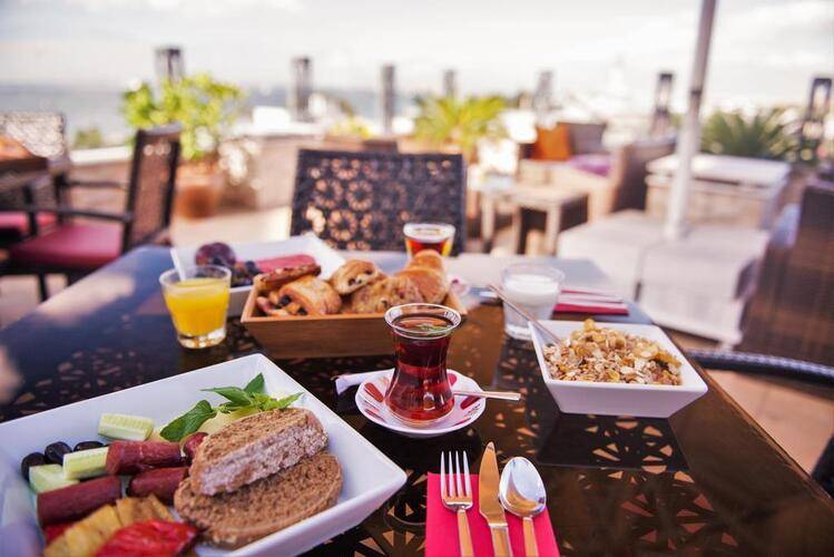 Amira Hotel