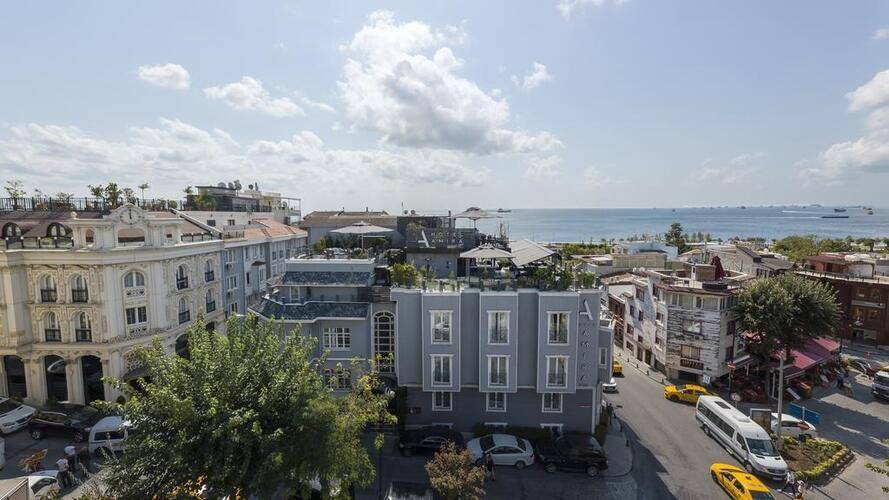 Amira Hotel