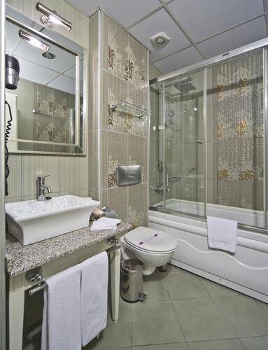 Amira Hotel