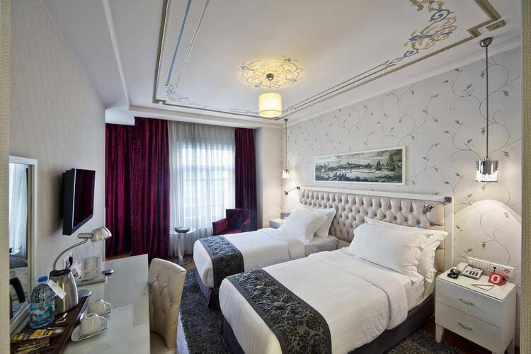 Amira Hotel