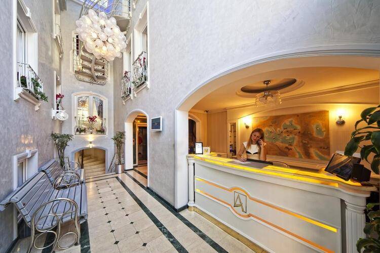 Amira Hotel