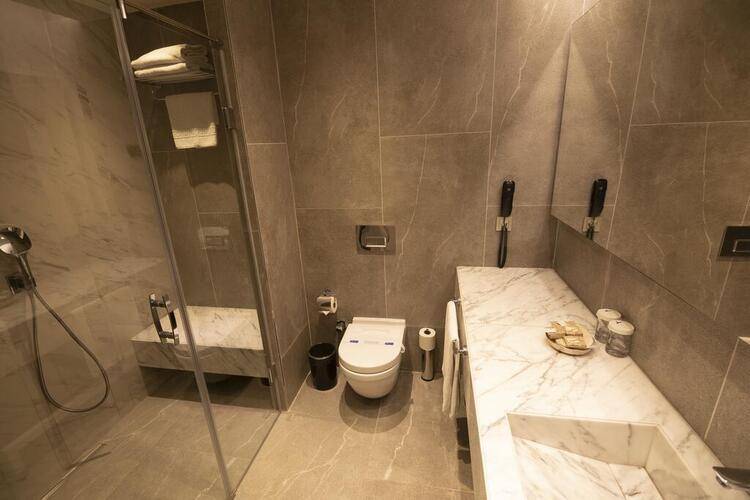 Amira Hotel