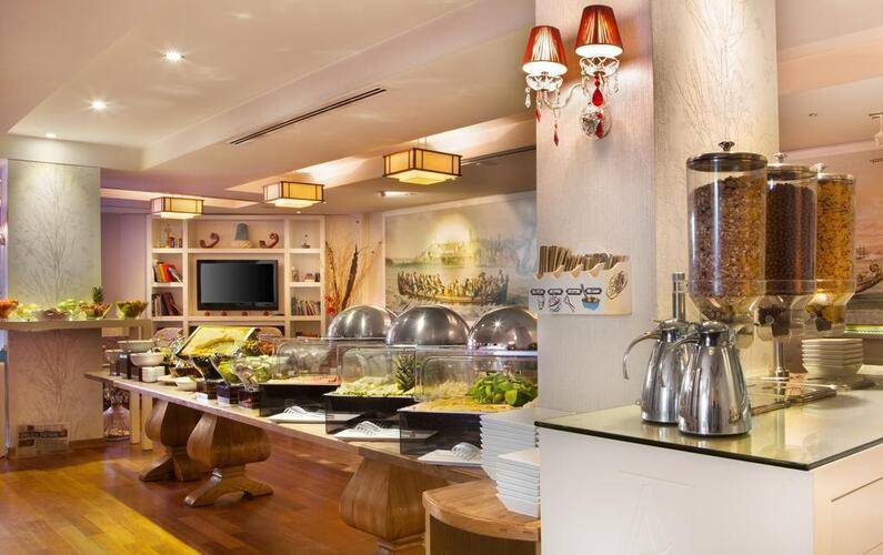 Amira Hotel