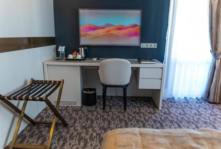 Amira Hotel