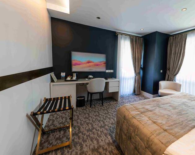 Amira Hotel