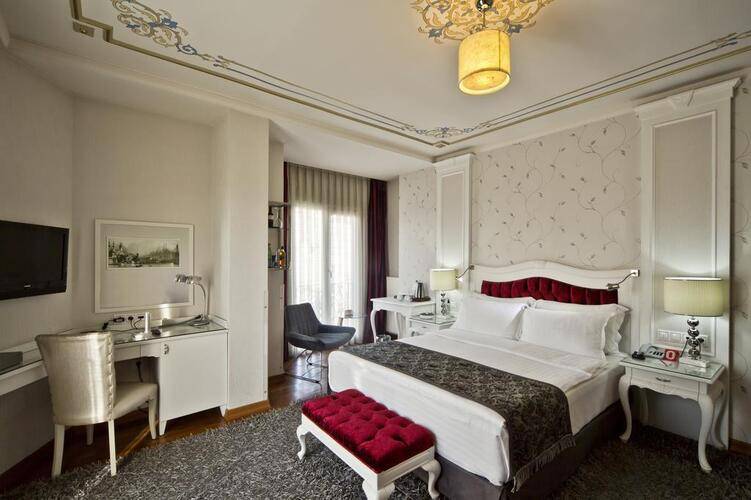 Amira Hotel