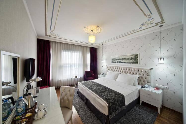 Amira Hotel