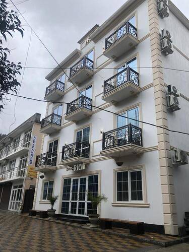 Rich Hotel