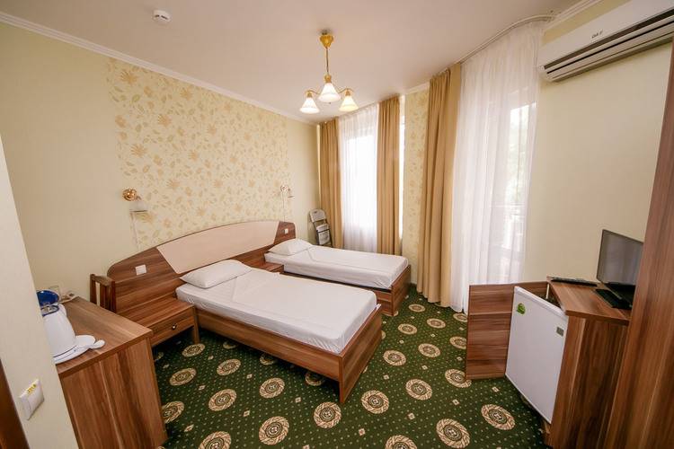 Отель Феерия
