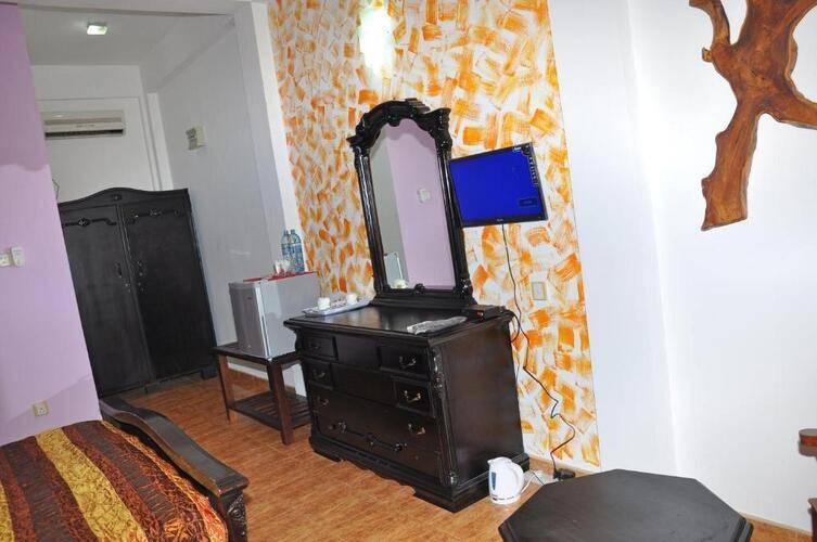 Solomon Beach Hotel