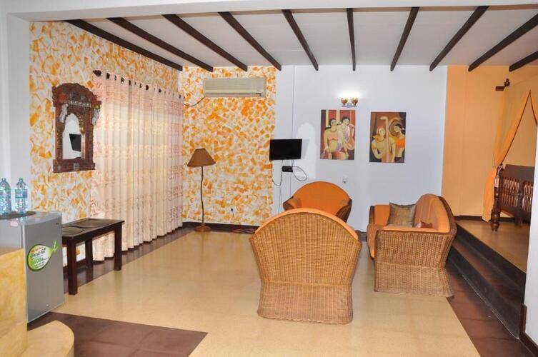 Solomon Beach Hotel