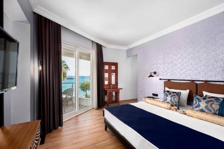 M.C.A. Marquis Hotel