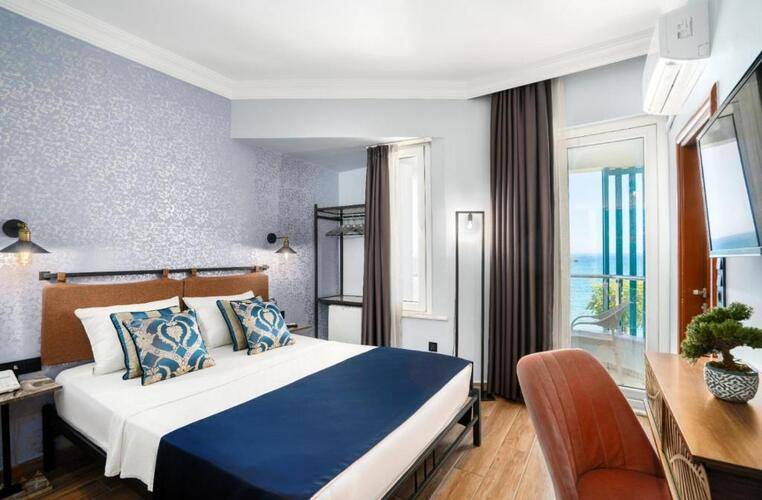 M.C.A. Marquis Hotel
