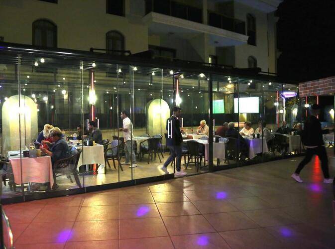 Club Karakas Apart