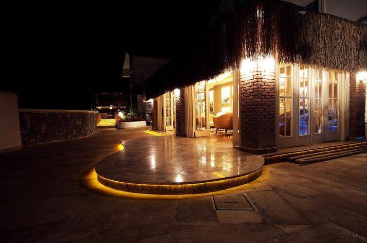 Pinehill Hotel & Suites