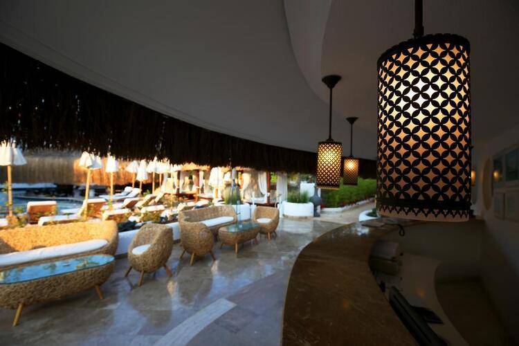 Pinehill Hotel & Suites
